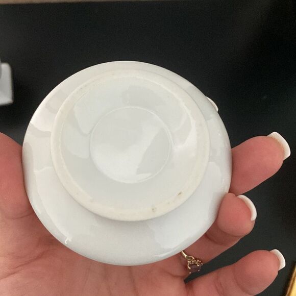 Vintage Perfume Atomizer with Floral Design - Picture 4 of 8